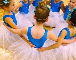 Ballettkinder im Kreis