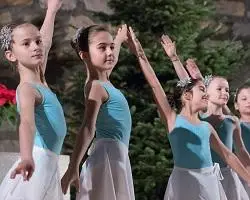 Gruppe von Ballettkindern beim Ballettstudio Ost