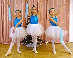 Drei Ballettschülerinnen | Kinderballett